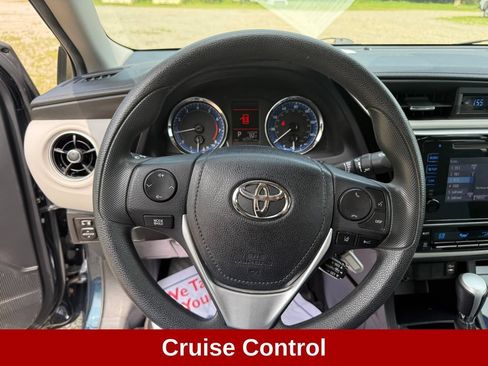 Used 2018 Toyota Corolla LE FWD image 13