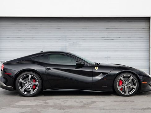 Used 2014 Ferrari F12 Berlinetta image 4