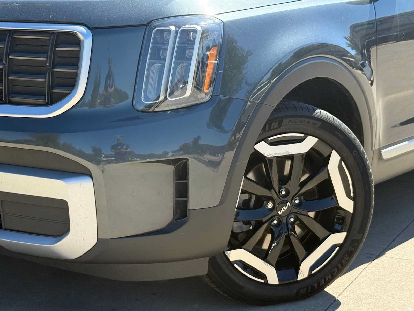 Used 2023 Kia Telluride S w/ S Sunroof Package FWD image 5