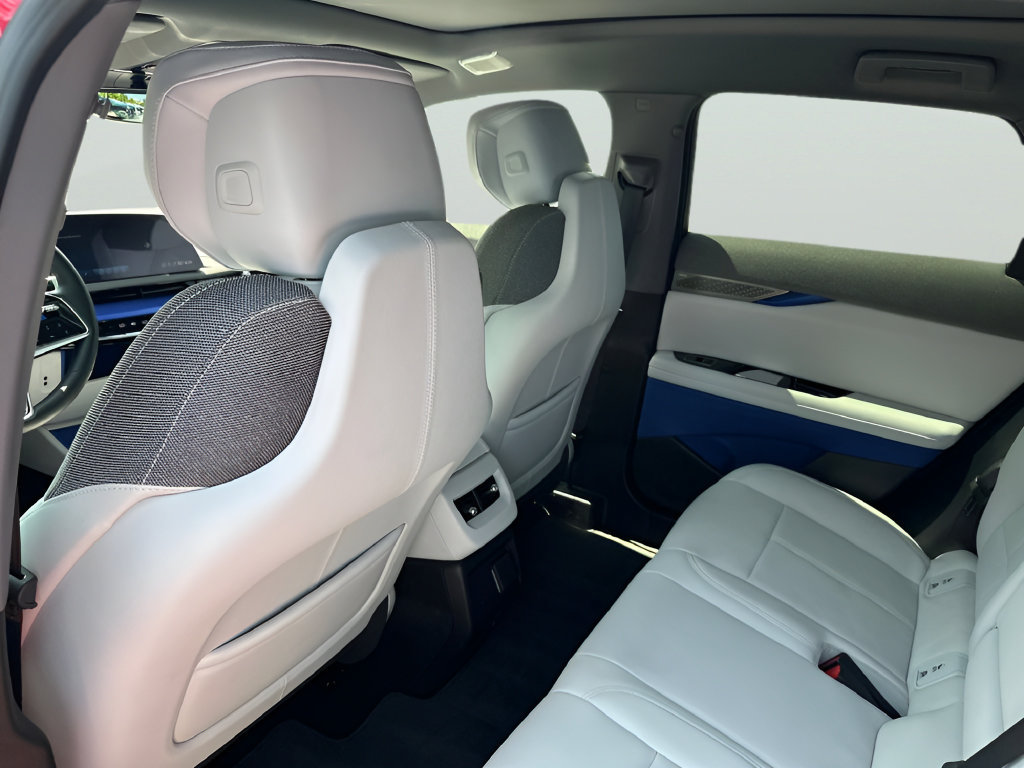 Certified 2025 Cadillac Optiq Sport 1 AWD/4WD image 41