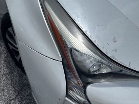 Used 2016 Toyota Prius Three w/ Advanced Technology Package FWD image 3