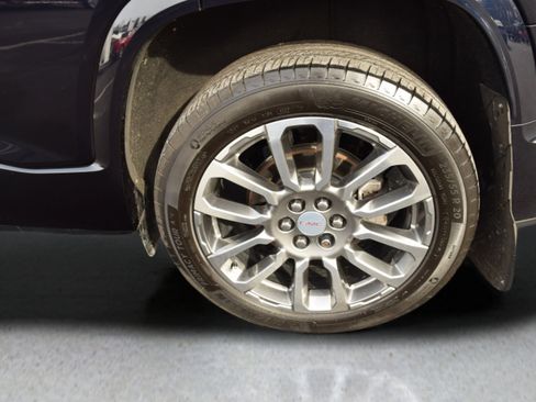 Used 2021 GMC Acadia Denali w/ Denali Ultimate Package image 8