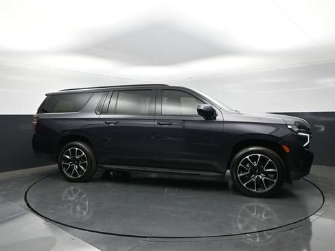 Used 2023 Chevrolet Suburban RST RWD image 6