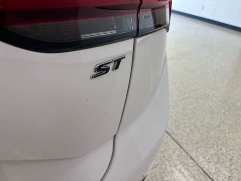 Used 2023 Buick Envision Essence w/ Technology Package I image 14