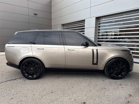 Certified 2024 Land Rover Range Rover SE image 9