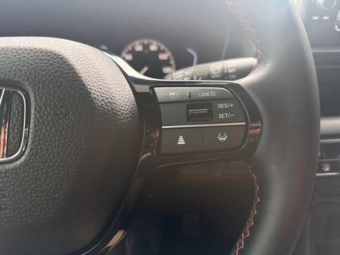Used 2025 Honda Pilot TrailSport image 23