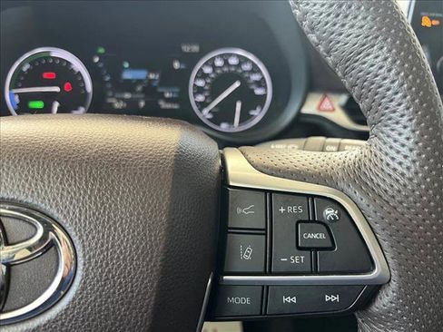 Used 2022 Toyota Sienna Platinum image 23