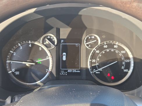 Used 2023 Lexus GX 460 Luxury w/ Accessory Package AWD/4WD image 19