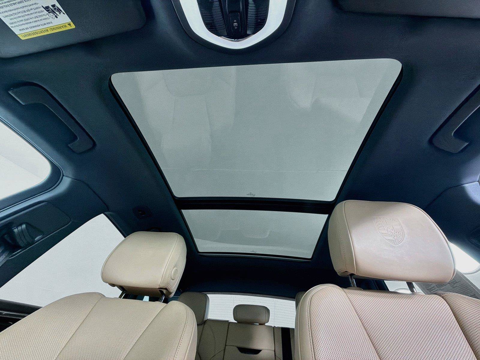 Certified 2023 Porsche Macan AWD/4WD image 6