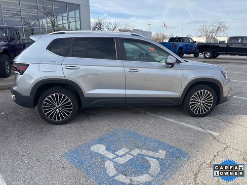 Used 2025 Volkswagen Taos SE image 34