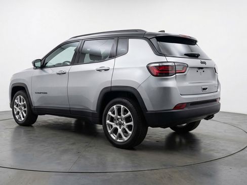 Used 2025 Jeep Compass Limited image 6