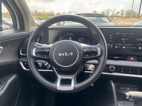 Used 2025 Kia Sportage LX image 27