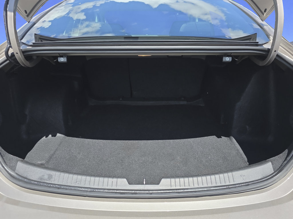 Used 2025 Chevrolet Malibu LT FWD image 32