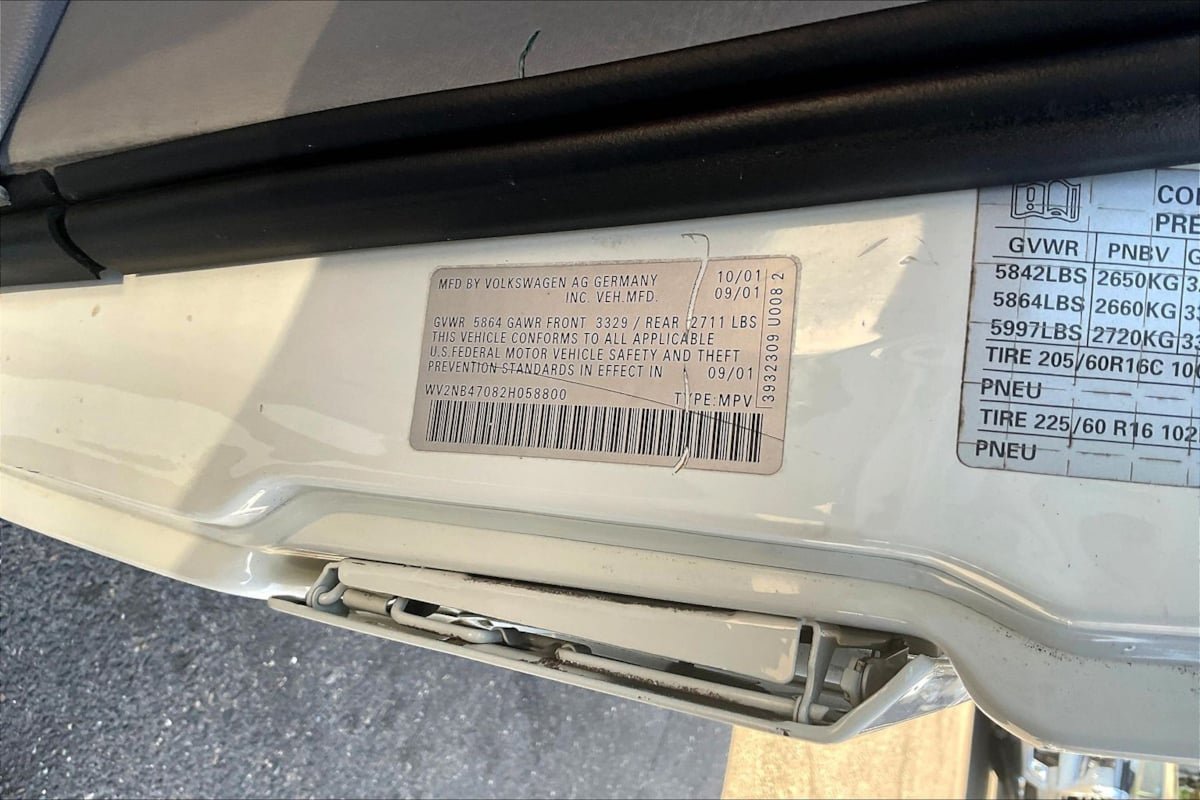 Used 2002 Volkswagen Eurovan MV FWD image 17