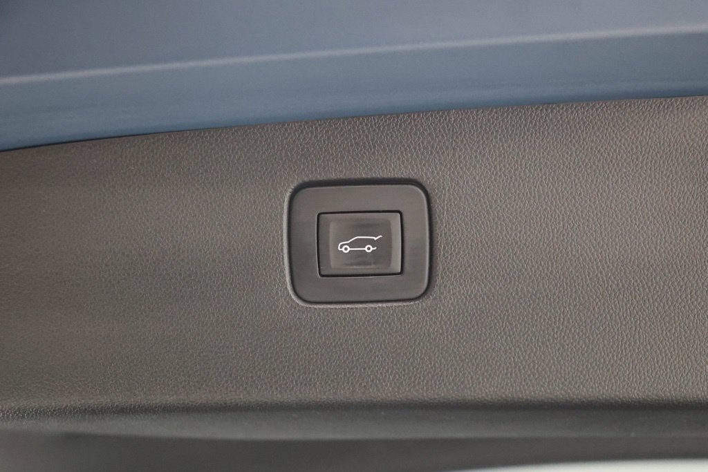 Used 2025 Buick Envista Sport Touring w/ Experience Buick Package FWD image 39