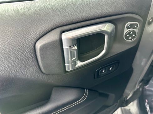 Certified 2020 Jeep Gladiator Overland w/ Cold Weather Group image 20