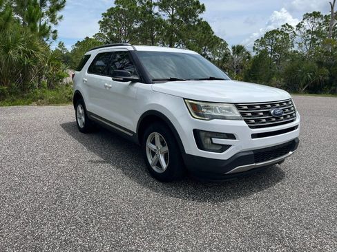 Used 2017 Ford Explorer XLT w/ Class II Trailer Tow Package AWD/4WD image 7