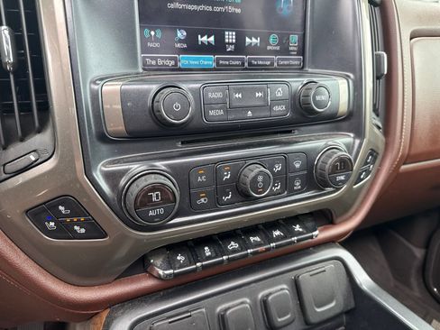 Used 2016 Chevrolet Silverado 1500 High Country w/ High Country Premium Package AWD/4WD image 10