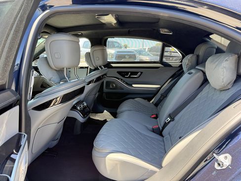 Used 2022 Mercedes-Benz S 580 4MATIC Sedan w/ AMG Line Package image 6
