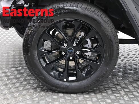 Used 2025 Jeep Wrangler Unlimited Sahara w/ Safety Group AWD/4WD image 32