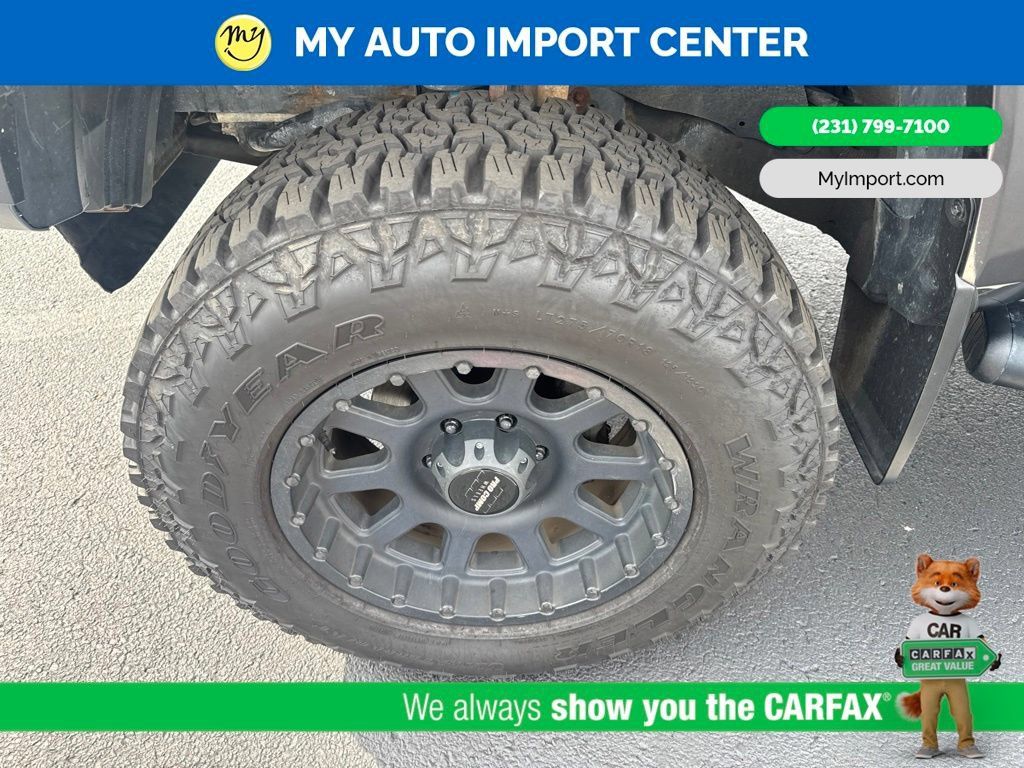 Used 2018 Toyota Tacoma TRD Sport AWD/4WD image 9
