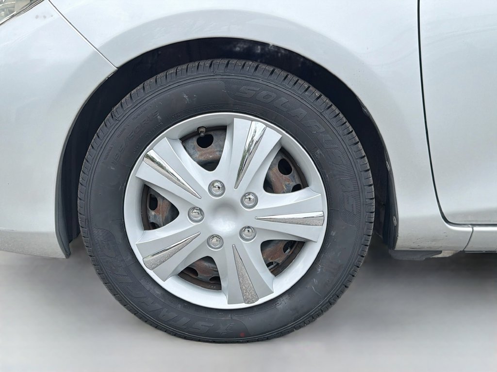 Used 2017 Toyota Yaris L FWD image 39