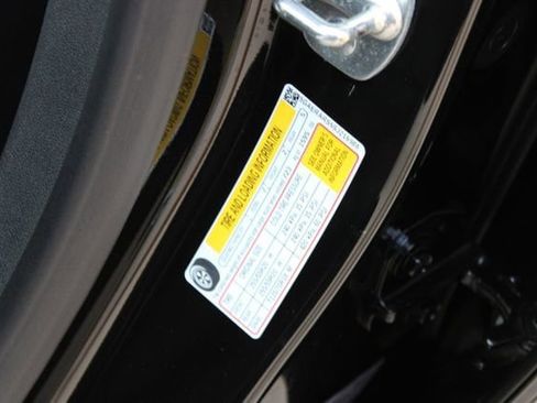 Used 2025 Buick Enclave Preferred image 31