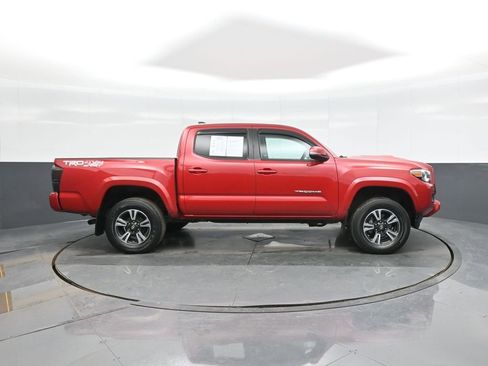 Certified 2017 Toyota Tacoma TRD Sport w/ Tow Package (A/T) image 8