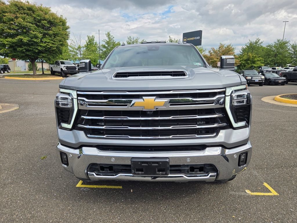 Used 2025 Chevrolet Silverado 2500 LTZ w/ LTZ Premium Package AWD/4WD image 2