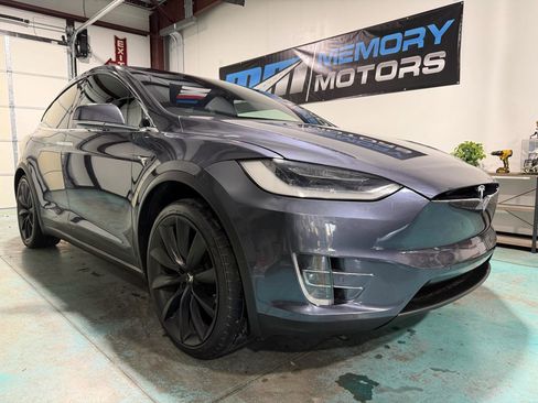 Used 2019 Tesla Model X 75D image 1
