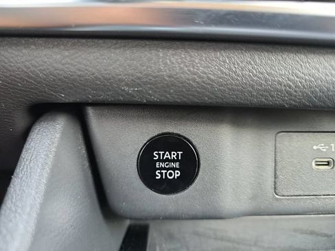 Used 2025 Nissan Rogue SV FWD image 28