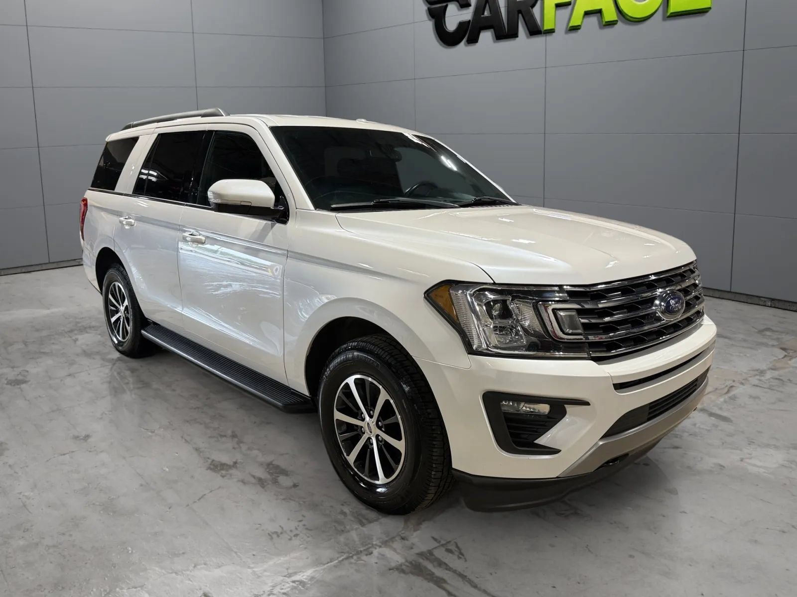 Used 2018 Ford Expedition XLT w/ Equipment Group 201A AWD/4WD image 4