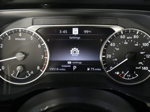 Used 2024 Nissan Pathfinder SL w/ SL Premium Package FWD image 32