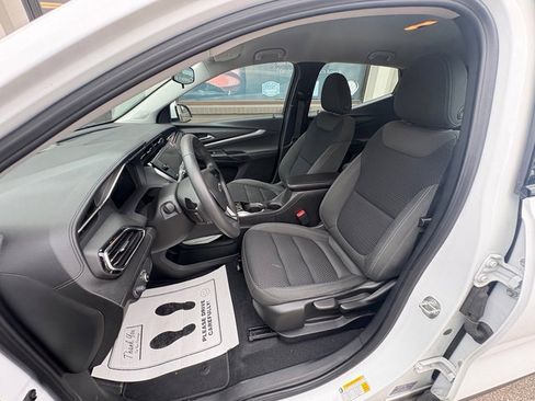 Used 2023 Chevrolet Bolt EUV LT FWD image 10