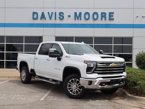 New 2026 Chevrolet Silverado 2500 LTZ w/ LTZ Premium Package AWD/4WD image 2