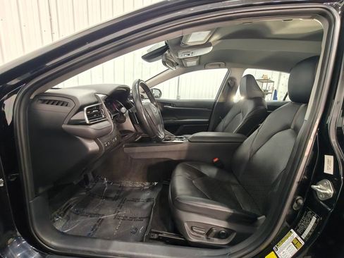 Used 2020 Toyota Camry XSE FWD image 30