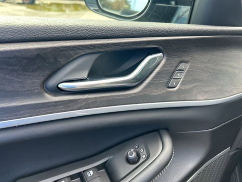 New 2026 Jeep Grand Cherokee Limited RWD image 36