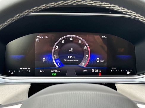 Used 2025 Volkswagen Taos SE w/ Panoramic Sunroof Package image 23