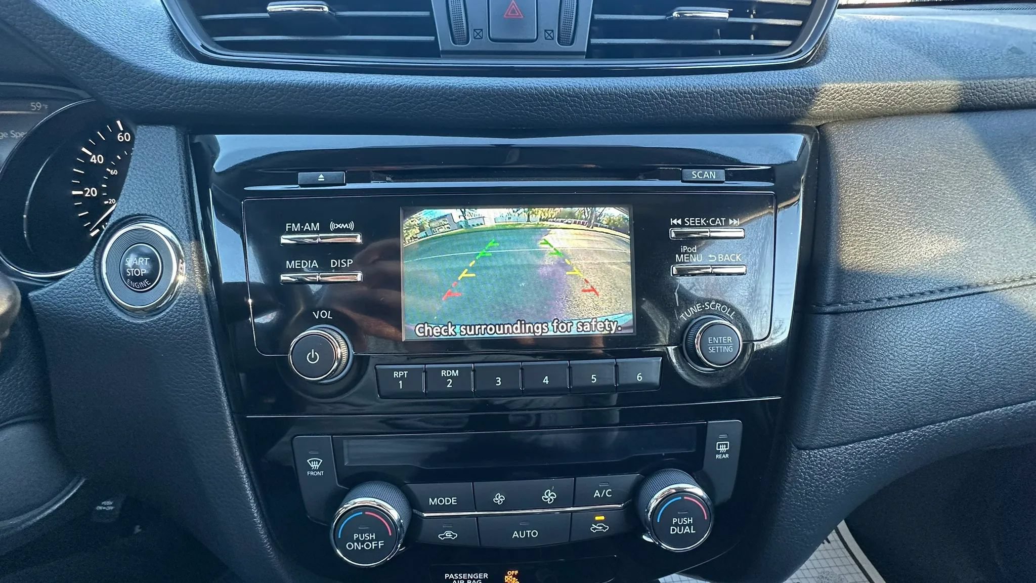 Used 2017 Nissan Rogue SV AWD/4WD image 21