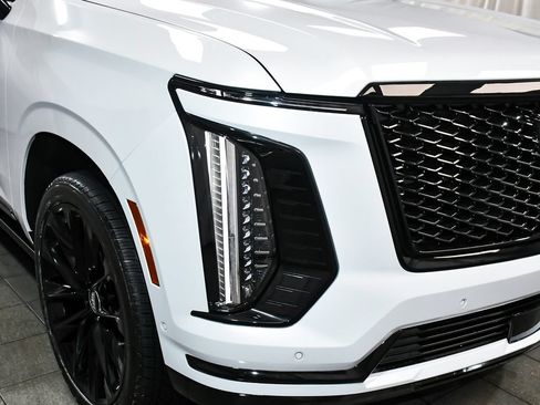 Used 2026 Cadillac Escalade ESV Platinum Sport w/ LPO, ONYX Package AWD/4WD image 81