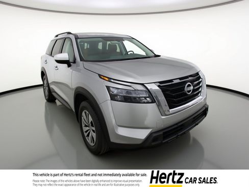 Used 2025 Nissan Pathfinder SV image 1