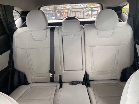 Certified 2025 Hyundai Tucson SE image 36