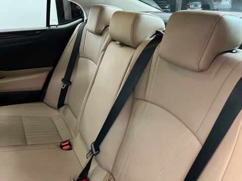 Used 2021 Lexus ES 300h w/ Accessory Package FWD image 21