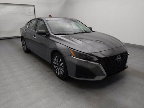 Used 2024 Nissan Altima 2.5 SV image 13