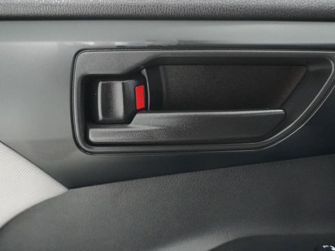 Used 2022 Toyota Highlander L FWD image 22