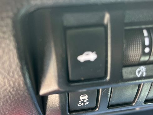 Used 2017 Subaru Legacy 2.5i Premium AWD/4WD image 23