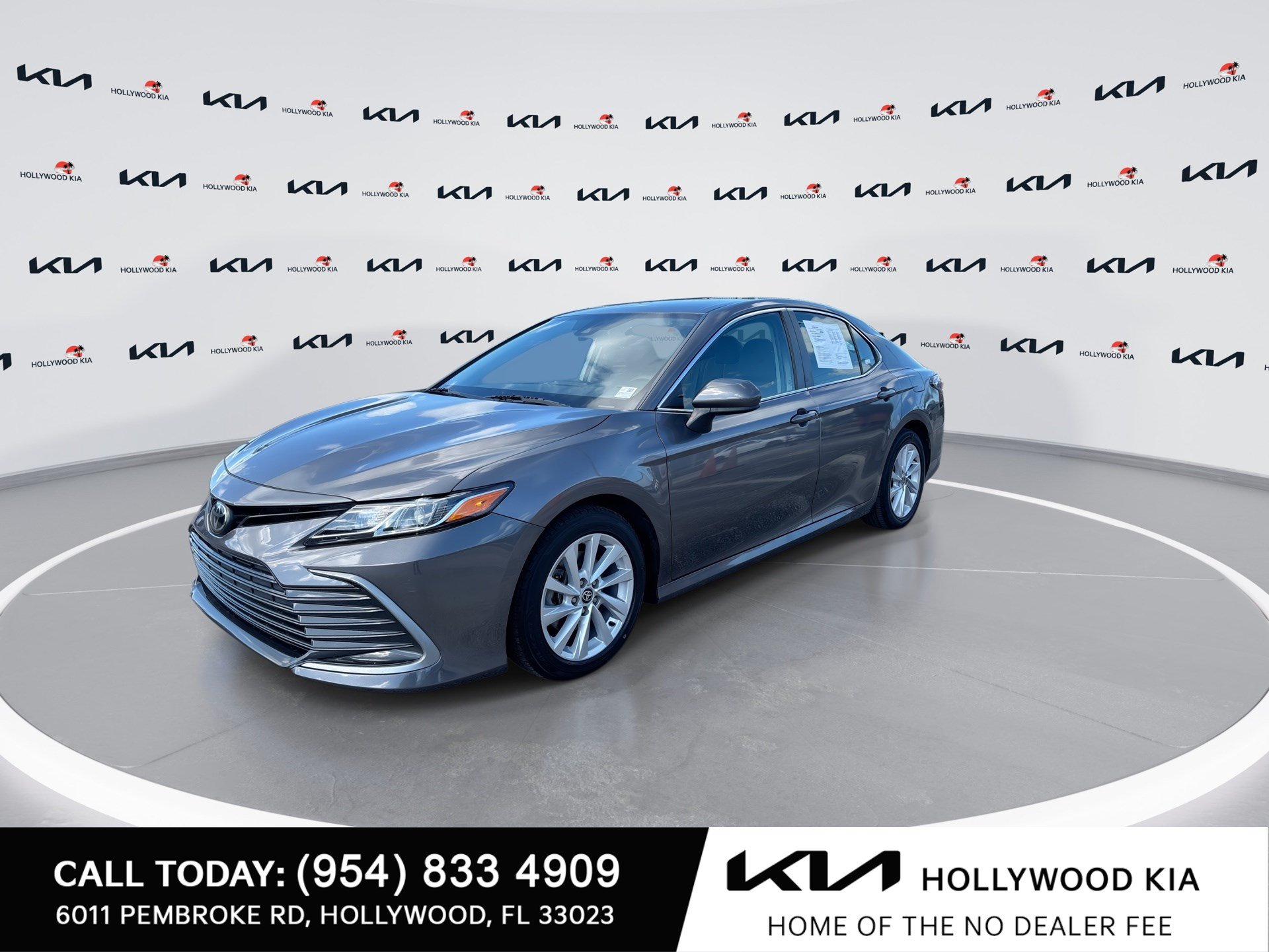 Used 2022 Toyota Camry LE FWD image 4