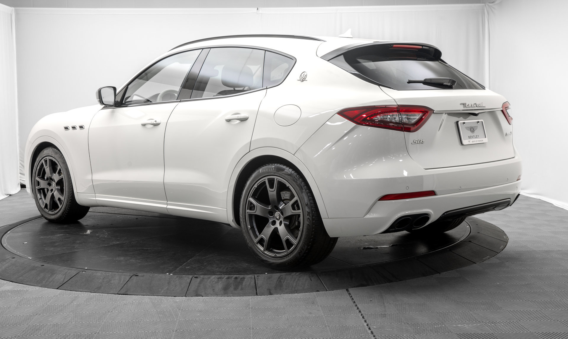 Used 2020 Maserati Levante S AWD/4WD image 5