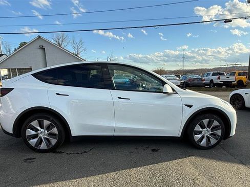 Used 2022 Tesla Model Y Long Range image 6