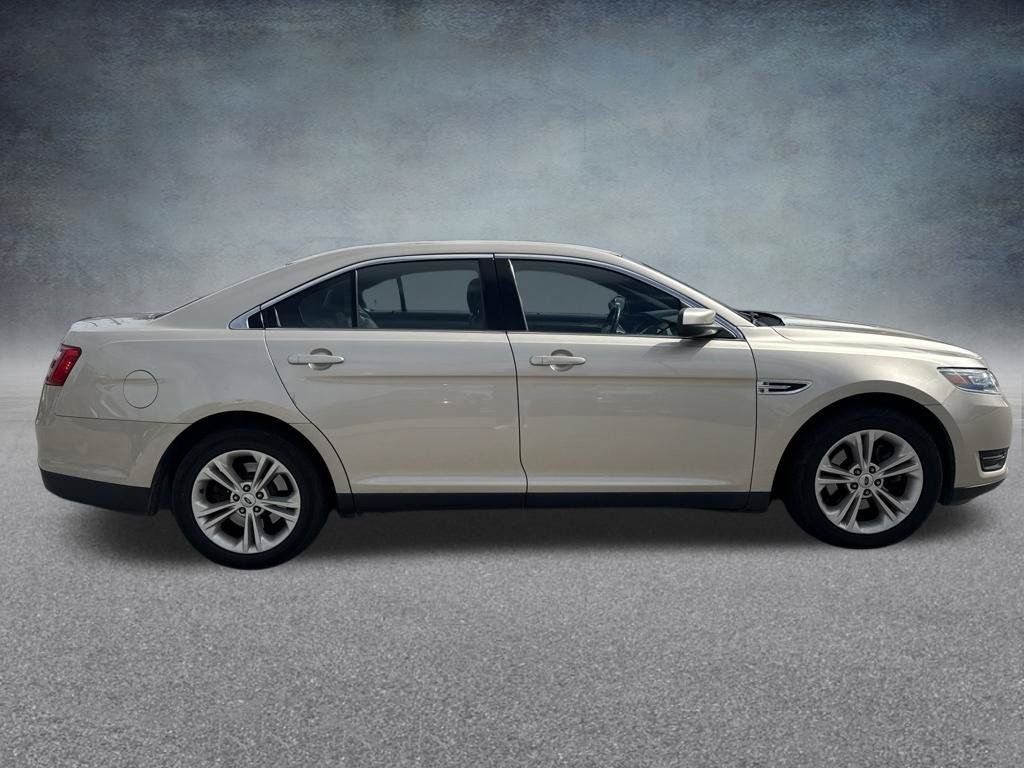 Used 2018 Ford Taurus SEL w/ Equipment Group 201A FWD image 4
